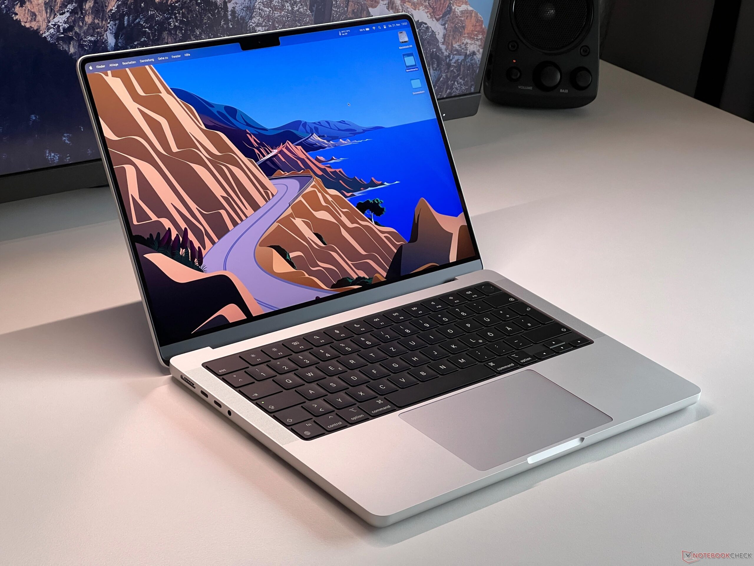 Apple MacBook Pro M4 Image 2
