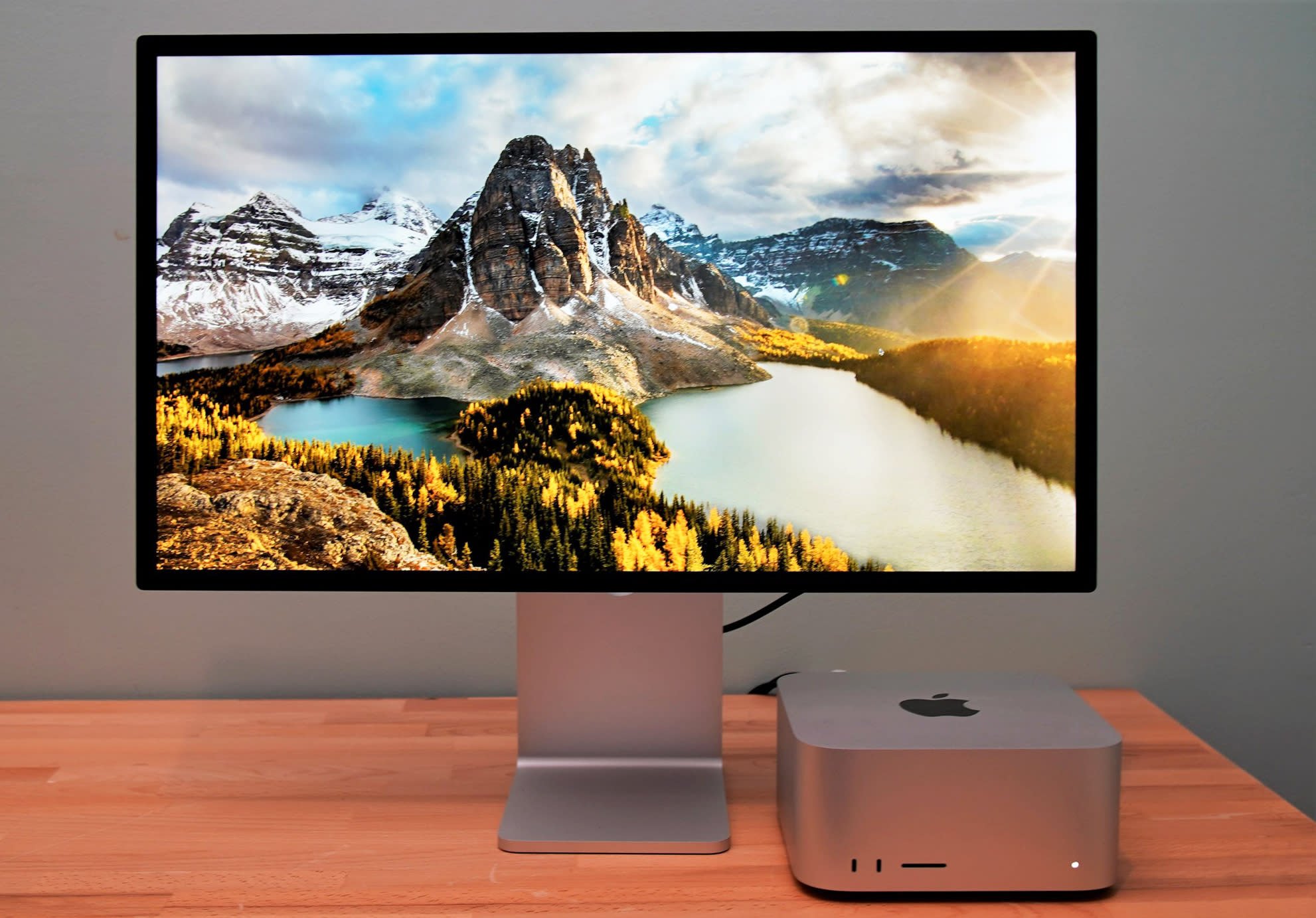 Apple Studio Display Image 1
