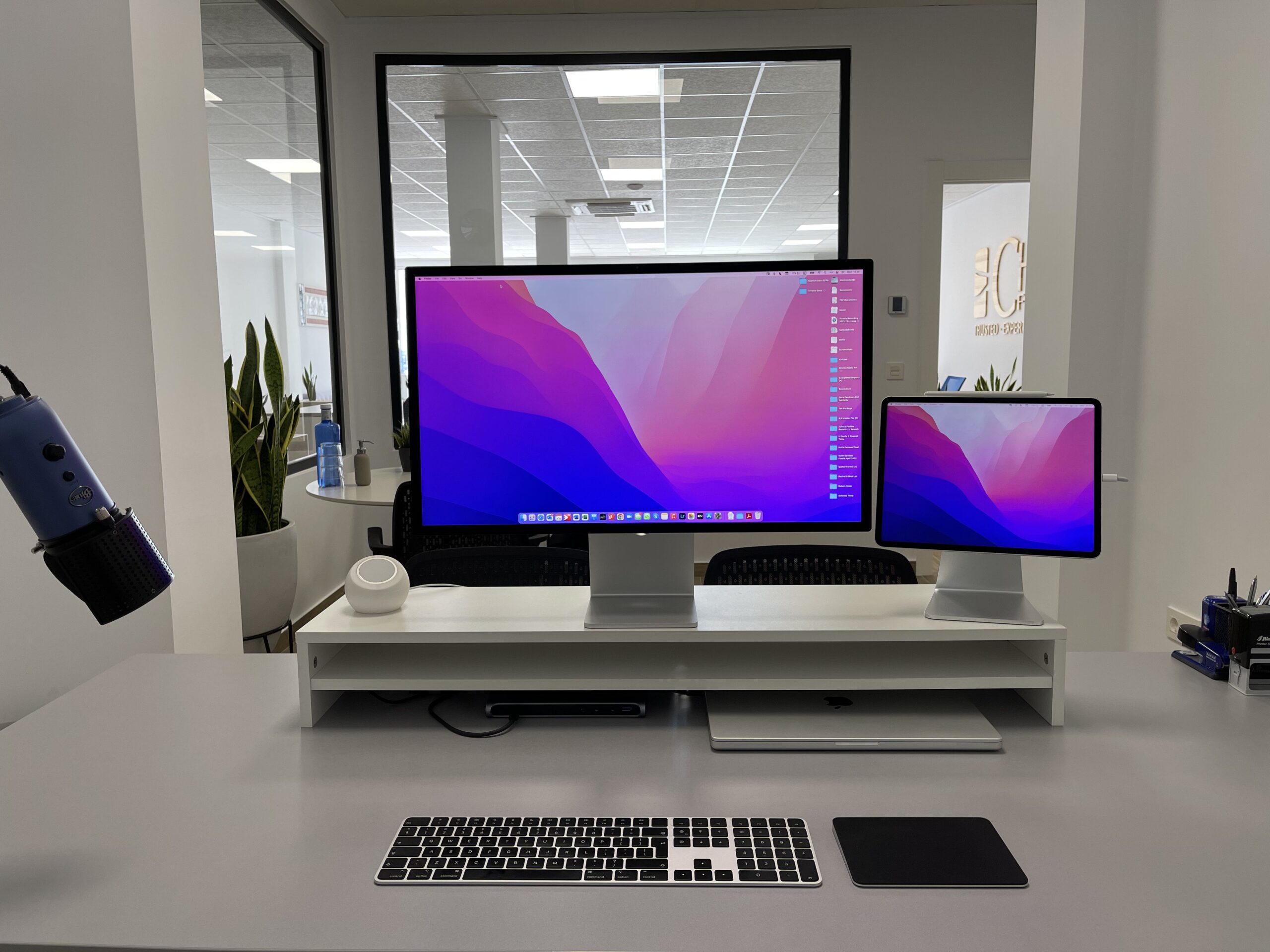 Apple Studio Display Image 4