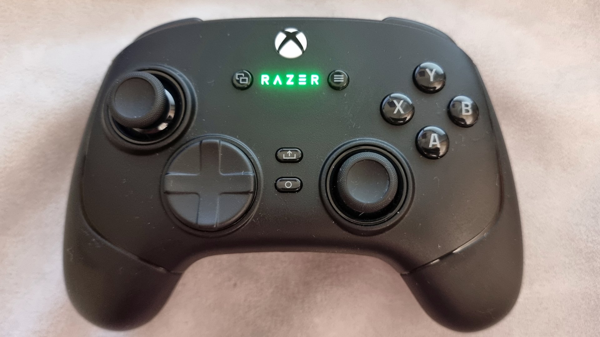 Razer Wolverine V3 Pro Image 1