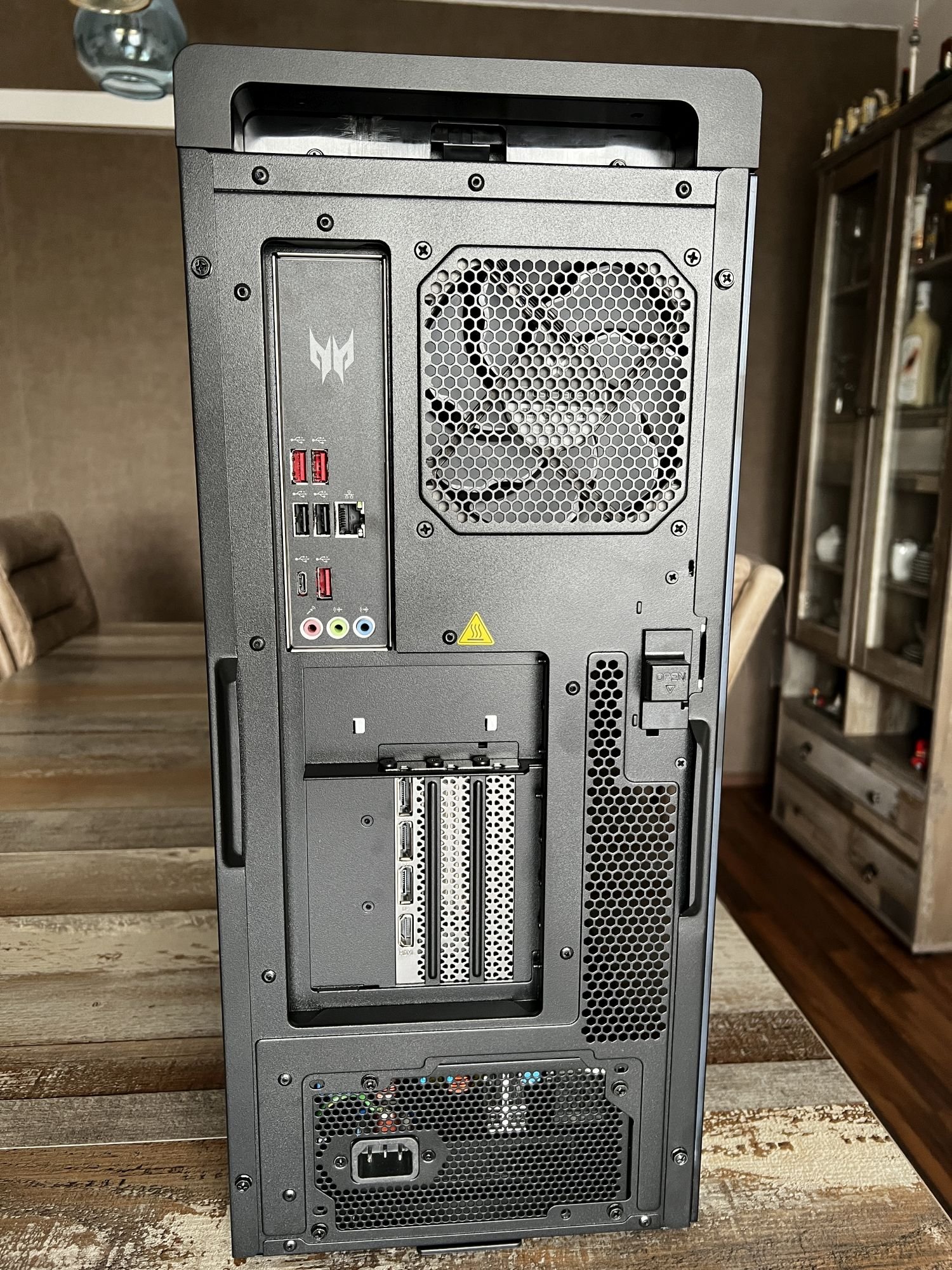 Acer Predator Orion 7000 Image 4
