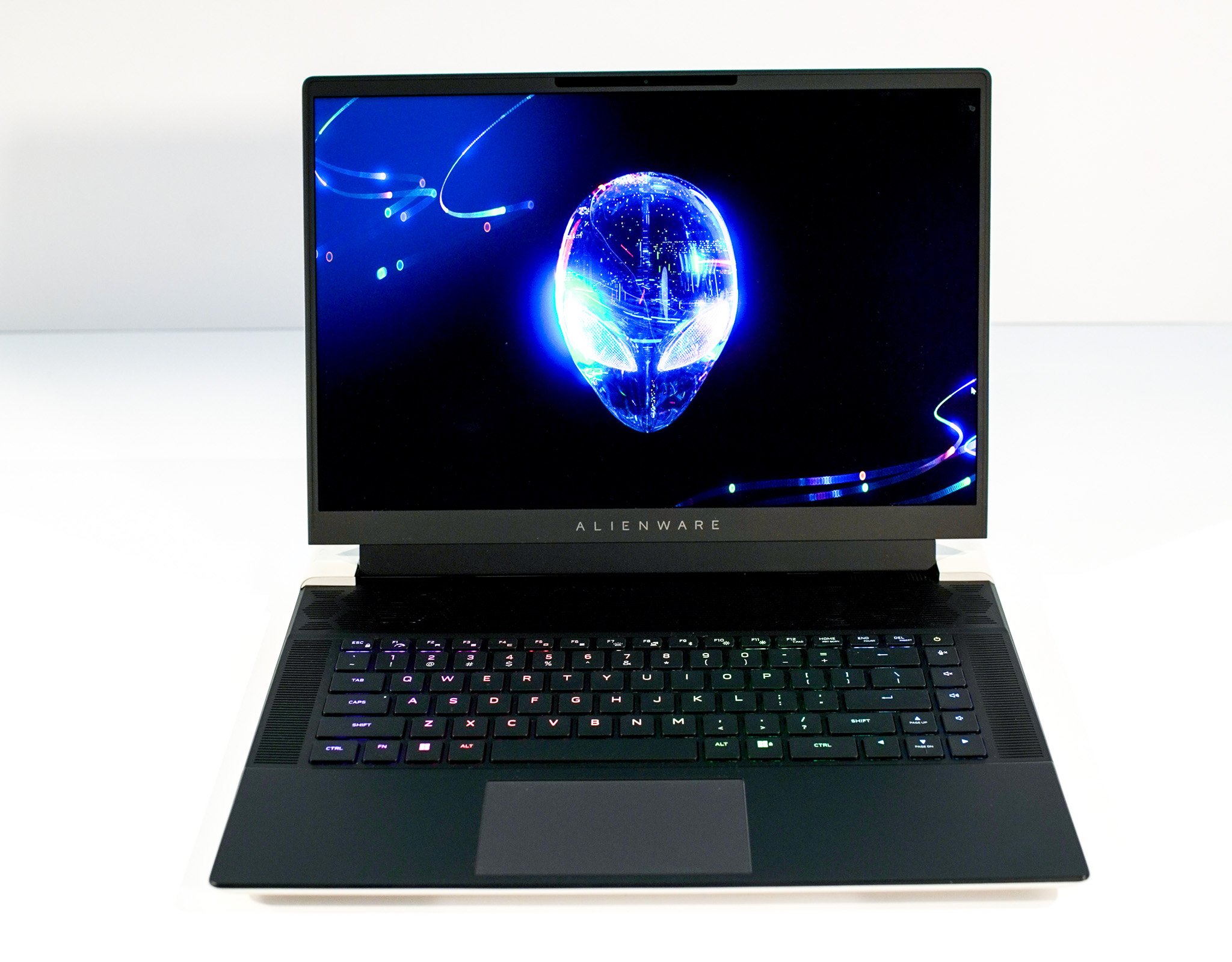 Alienware m16 R2 Image 4