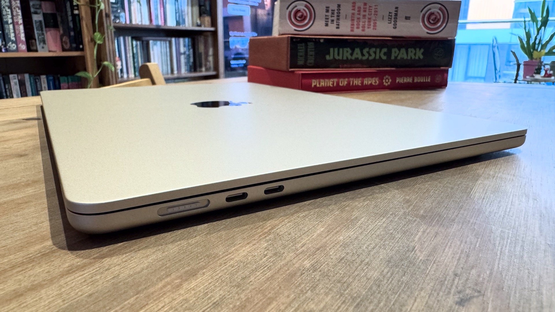 Apple MacBook Air M3 Image 1