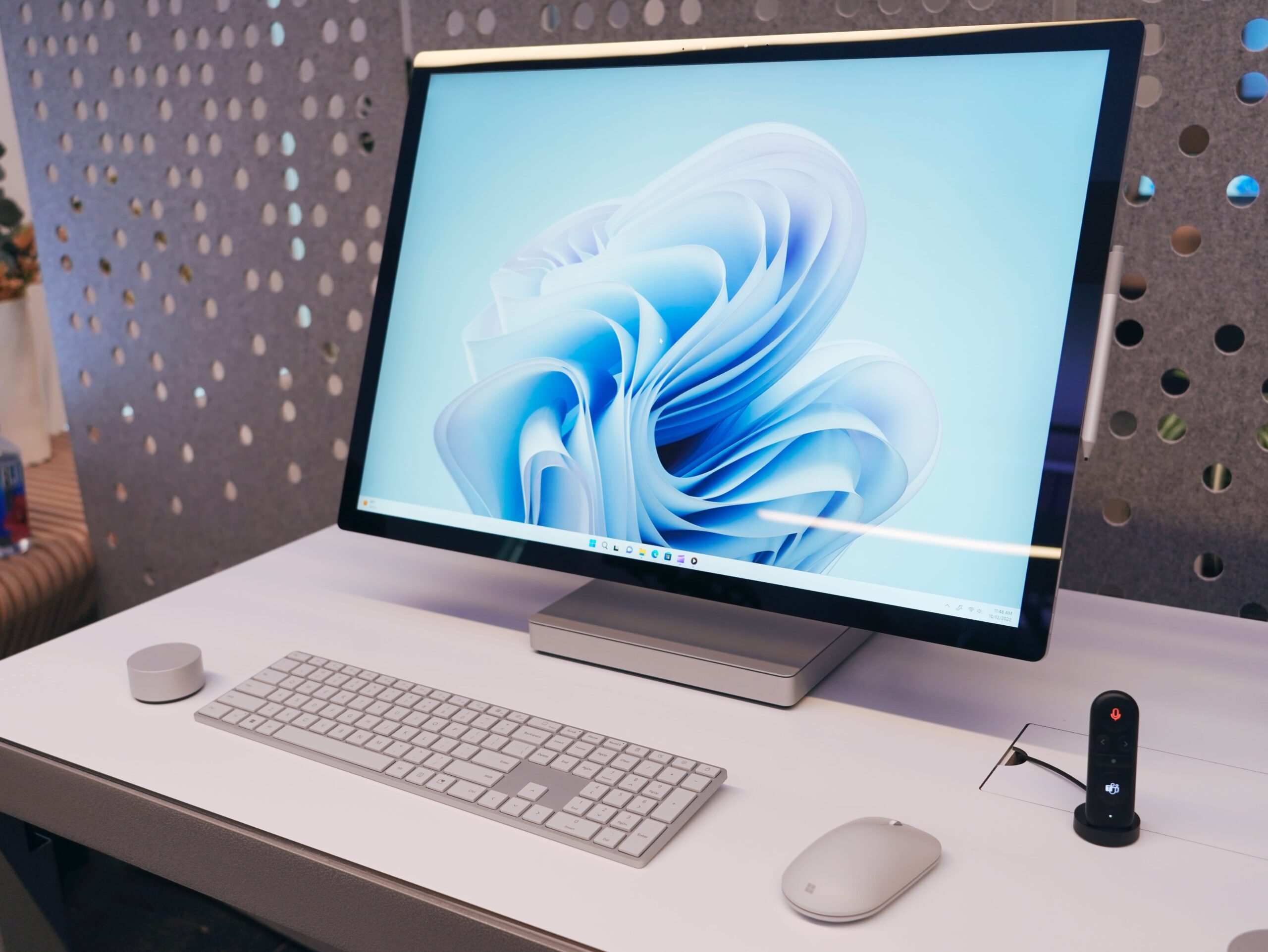 Microsoft Surface Studio 2+ Image 3