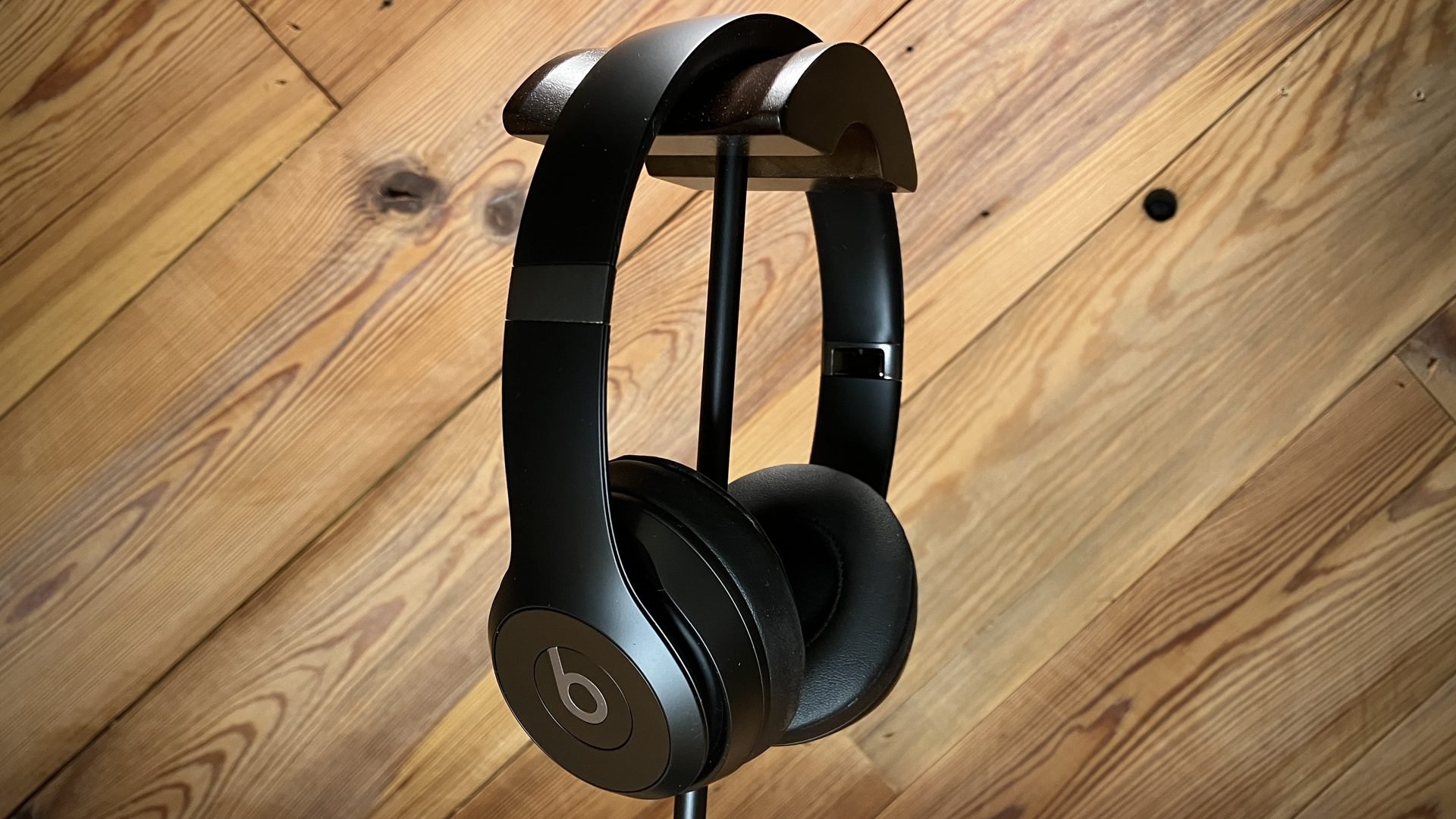 Beats Solo 4 Image 1