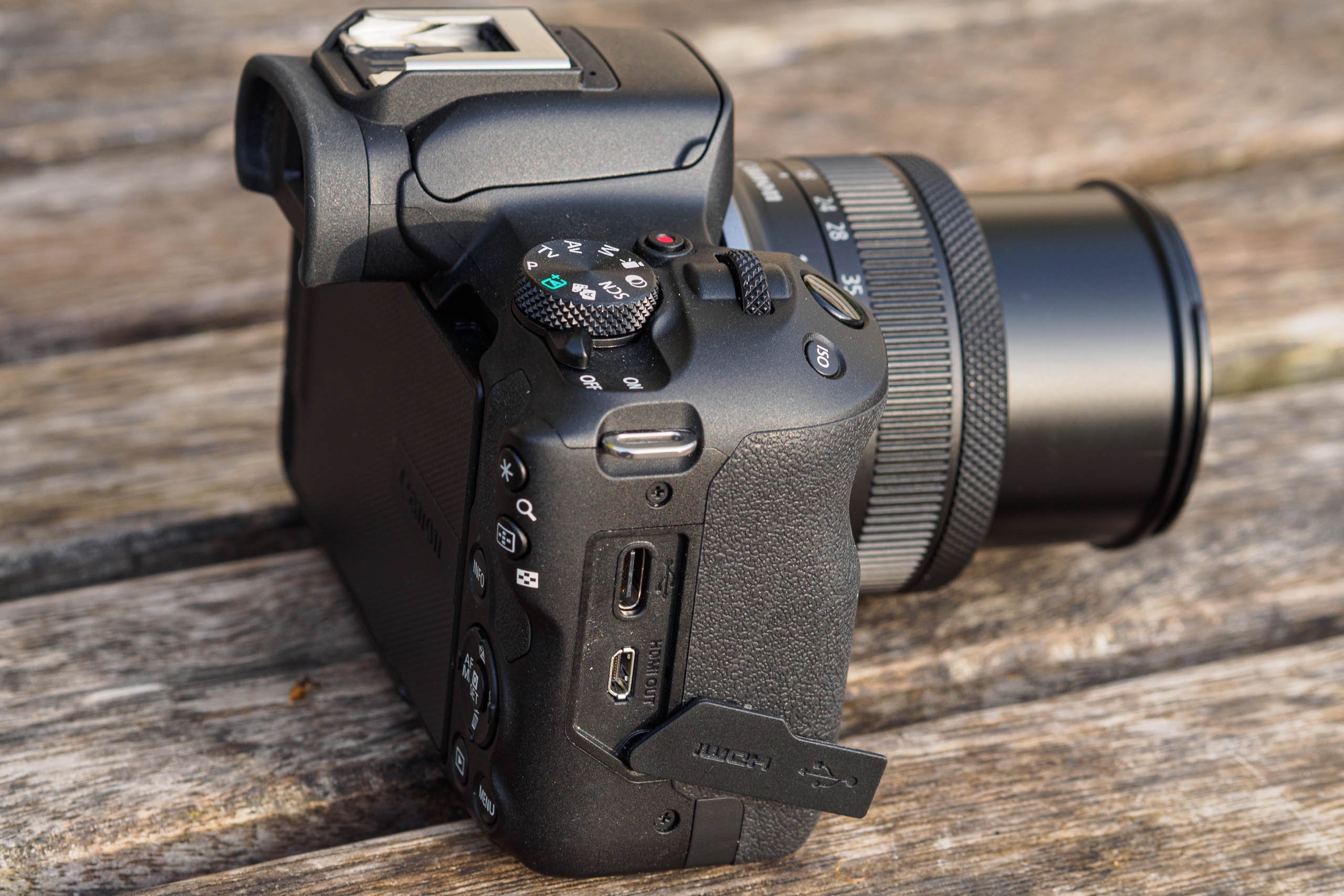 Canon EOS R50 Image 1