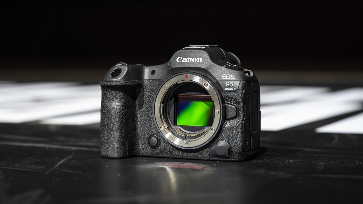 Canon EOS R5 Mark II Image 4