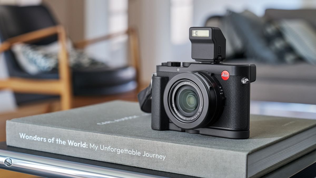 Leica D-Lux 8 Digital Camera Image 3