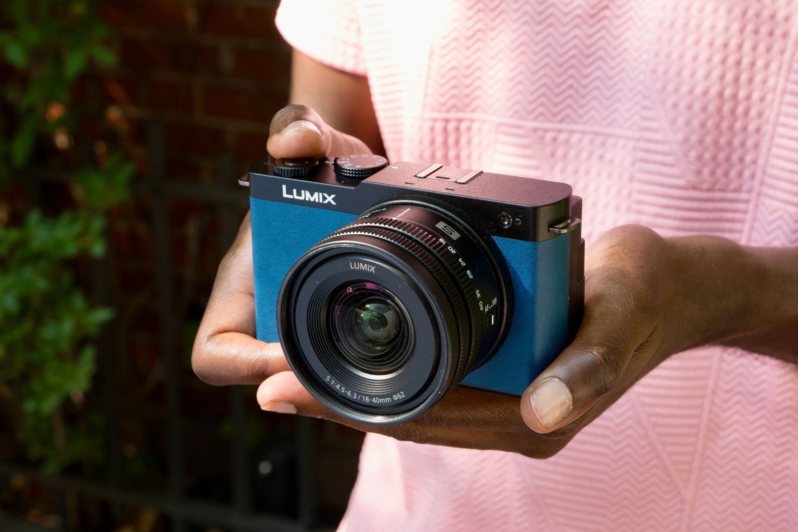 Panasonic LUMIX S9 Full-Frame Mirrorless Camera with S 18-40mm F4.5-6.3 Lens Image 4