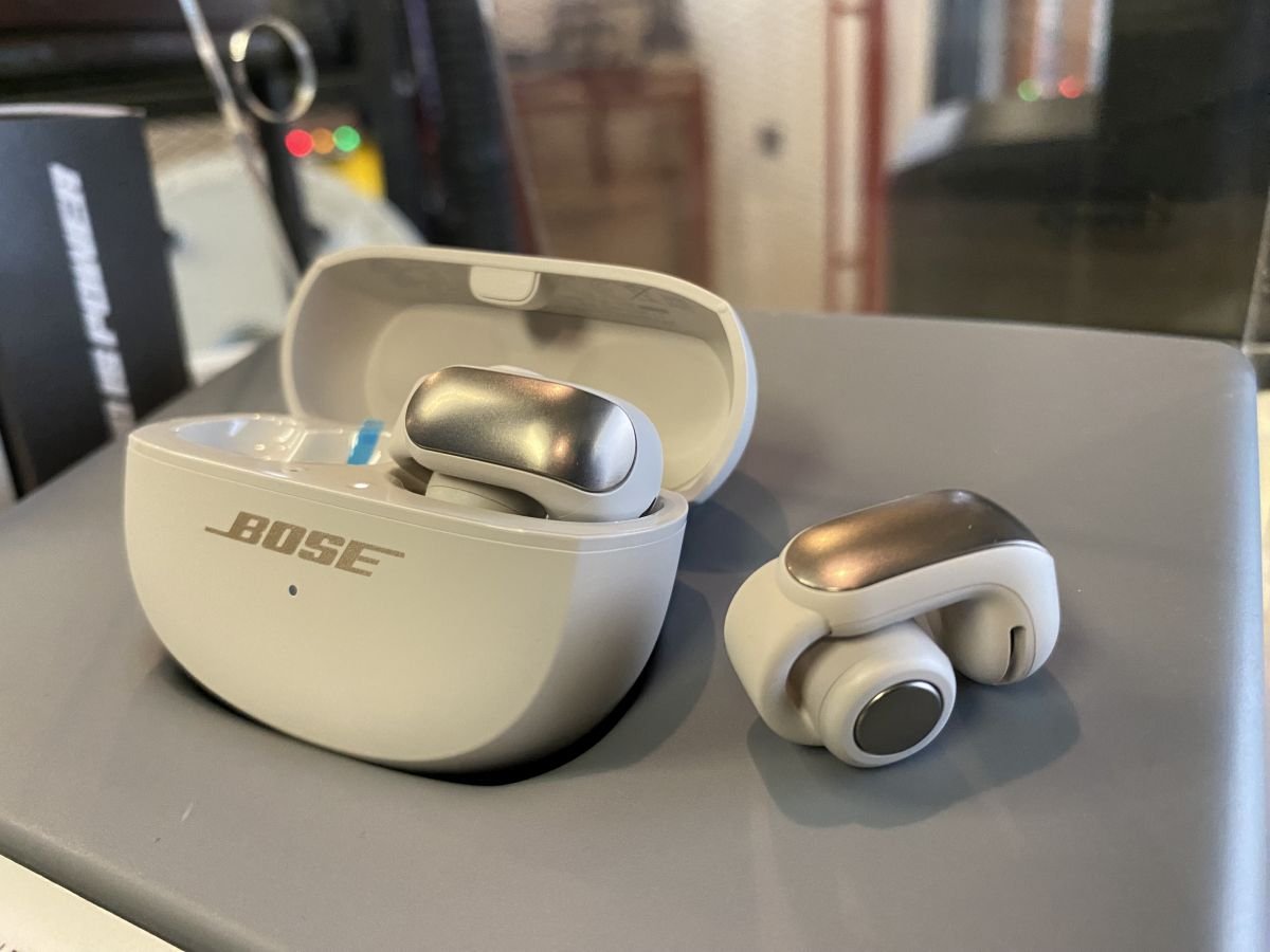 Bose Ultra Open Earbuds Image 2