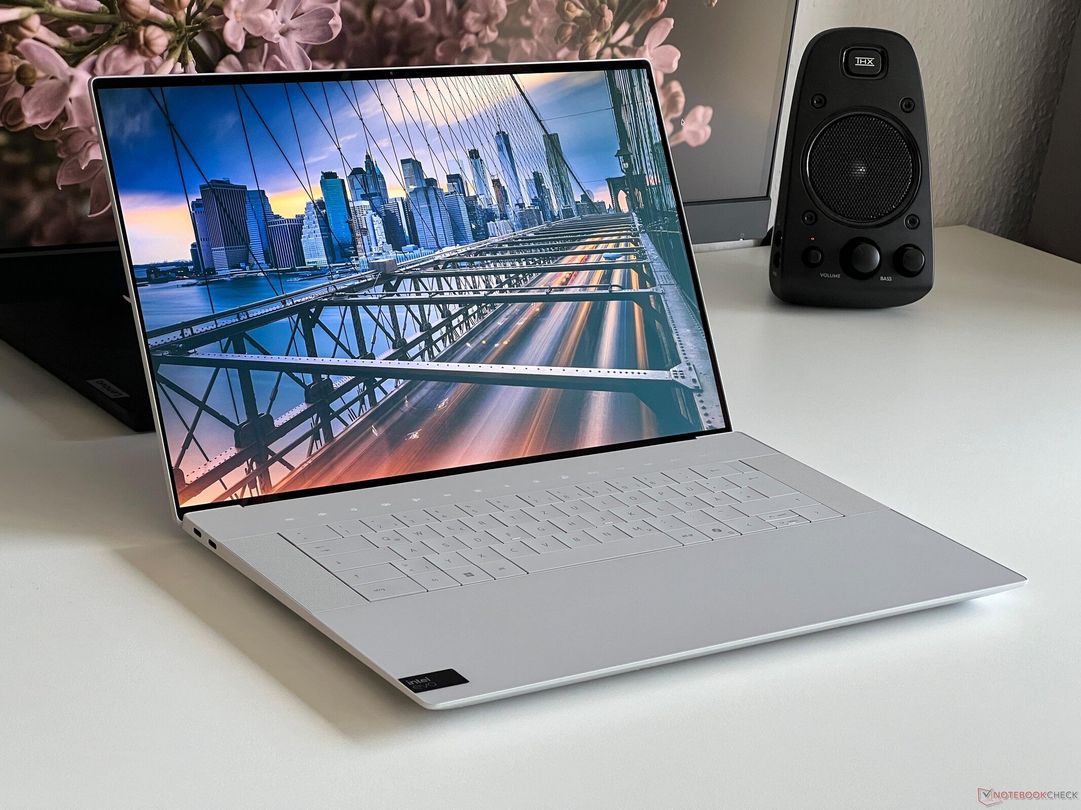 Dell XPS 16 Image 3