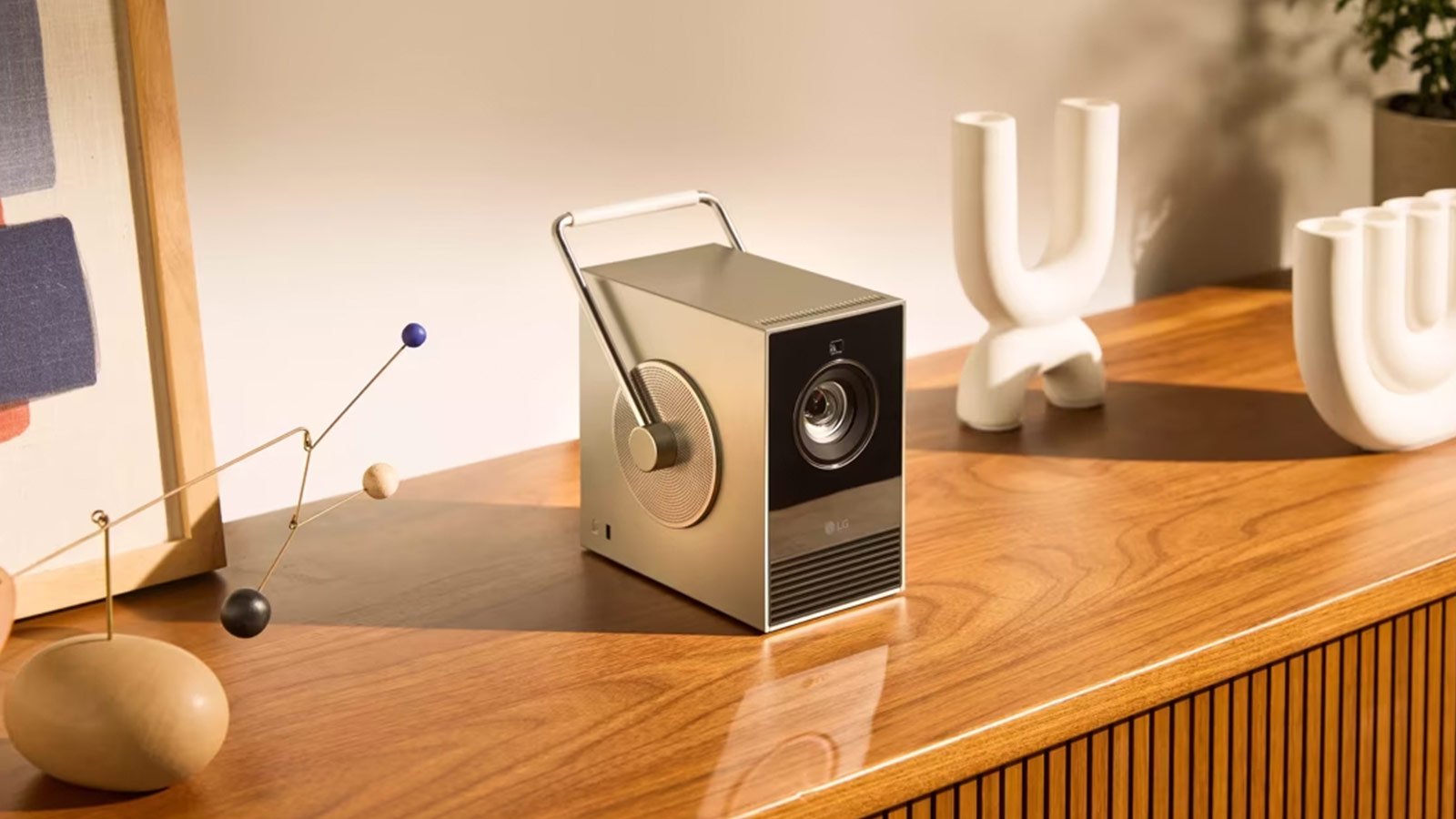 LG CineBeam Q Image 2