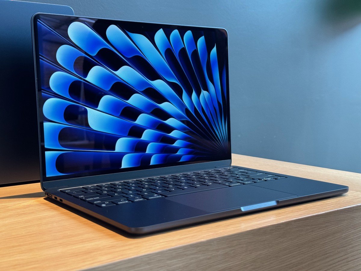 MacBook Air M3 Image 2