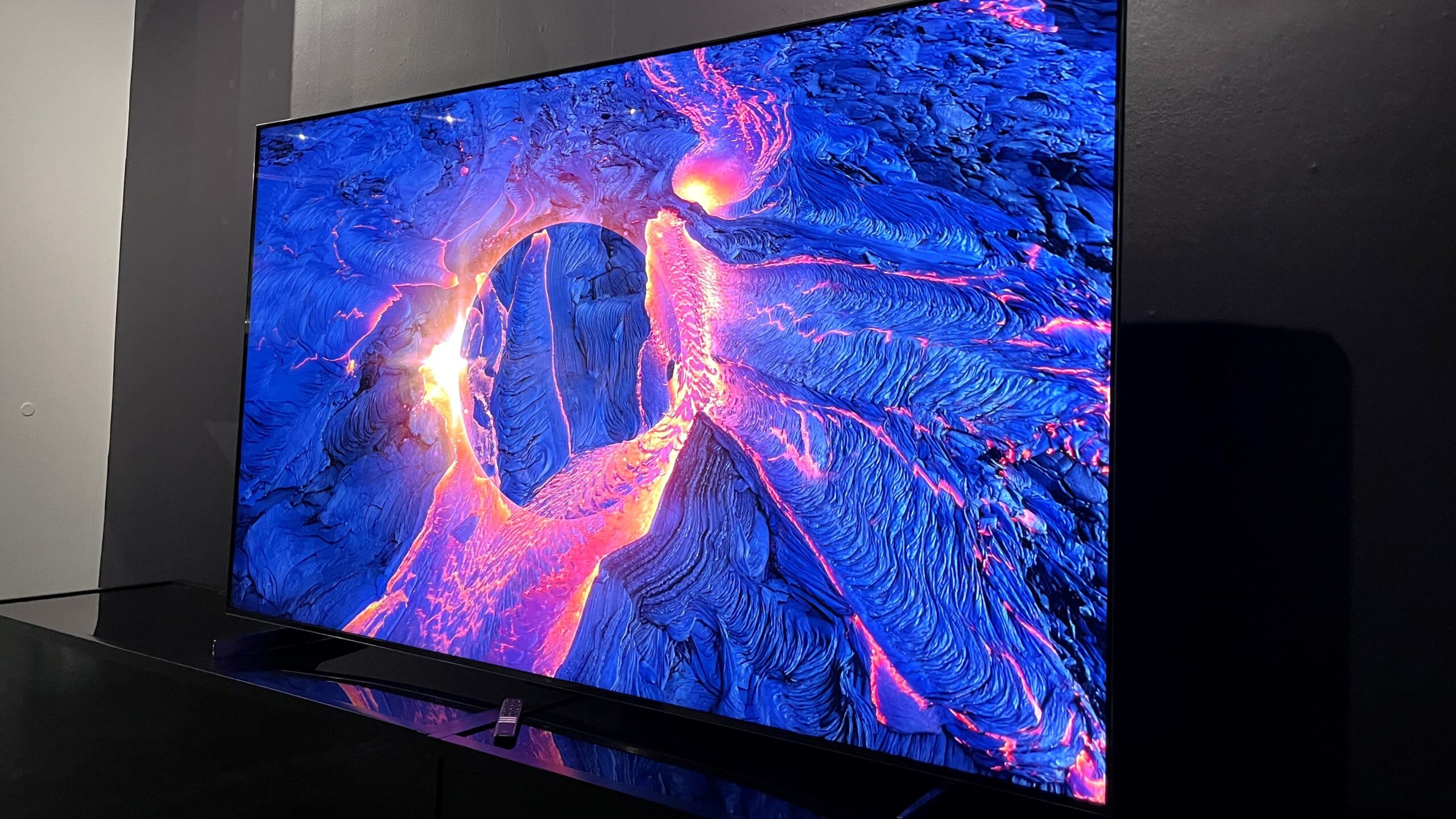 TCL QM8K 4K Mini-LED TV Image 2