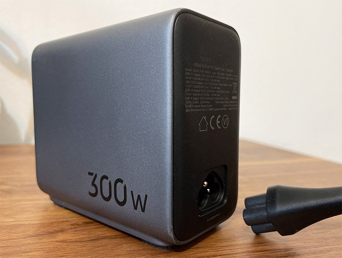 UGREEN Nexode 300W GaN Charger Image 4