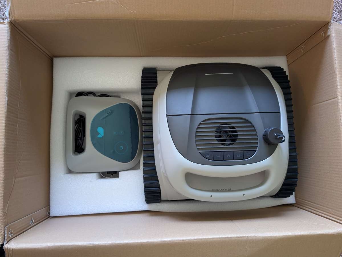 BuBlue BuHybrid L6 Pool Cleaner Image 2