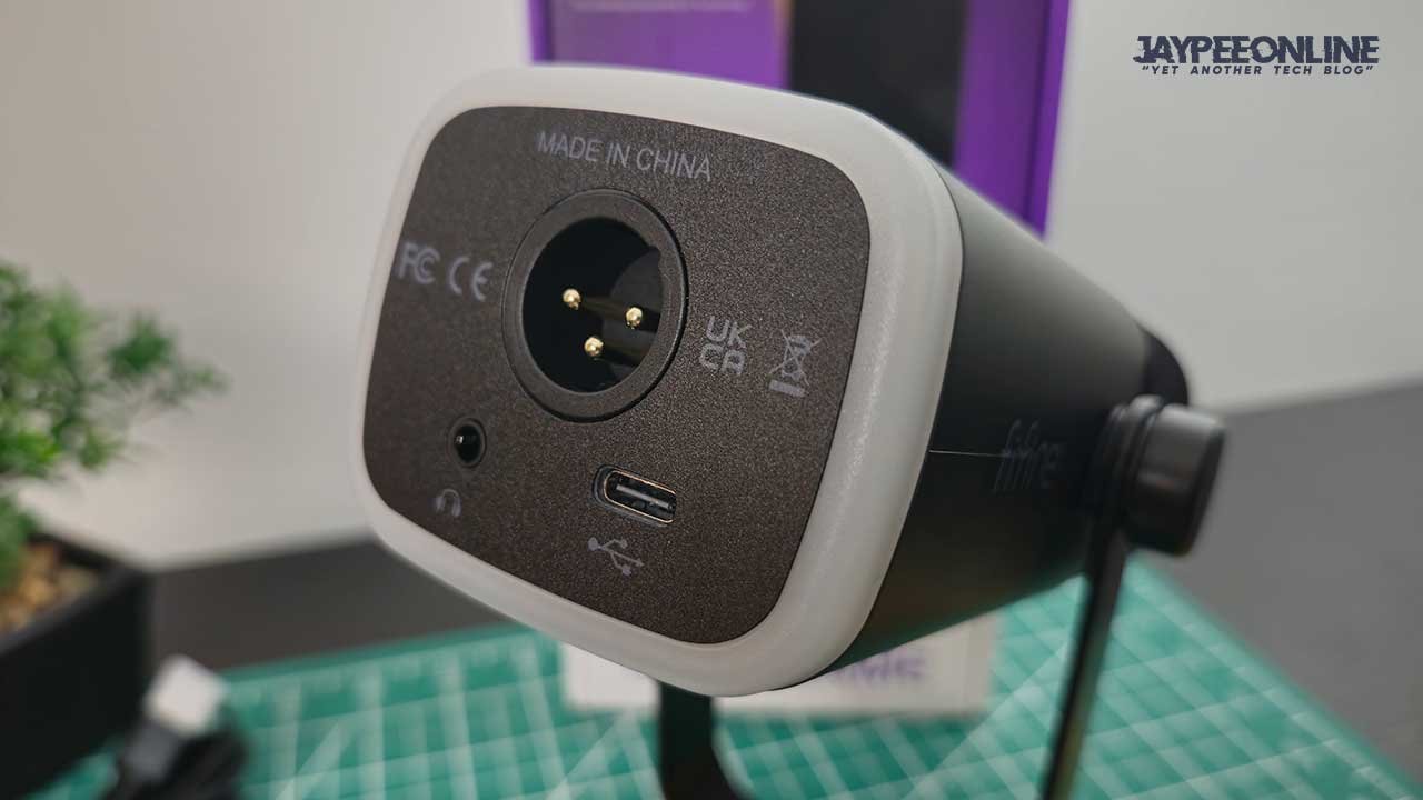 FIFINE Ampligame AM8 Dynamic Microphone Unboxing Image 3