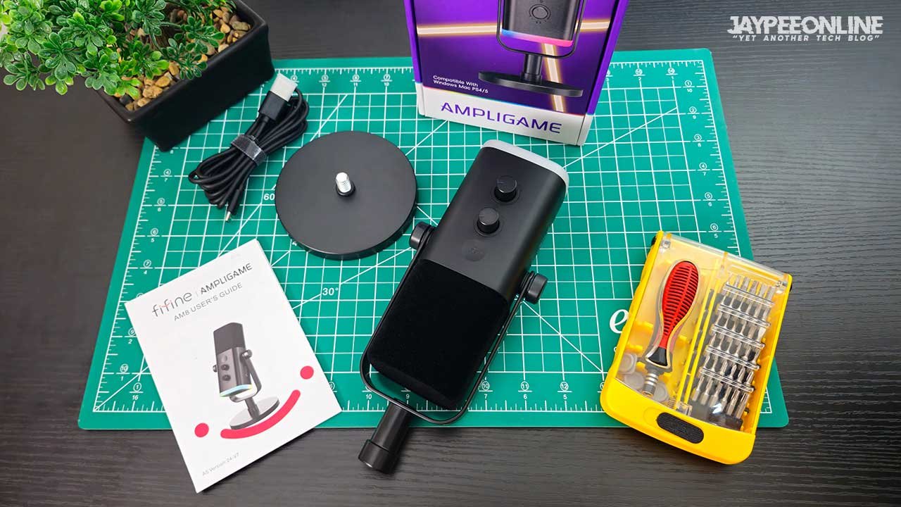 FIFINE Ampligame AM8 Dynamic Microphone Unboxing Image 4