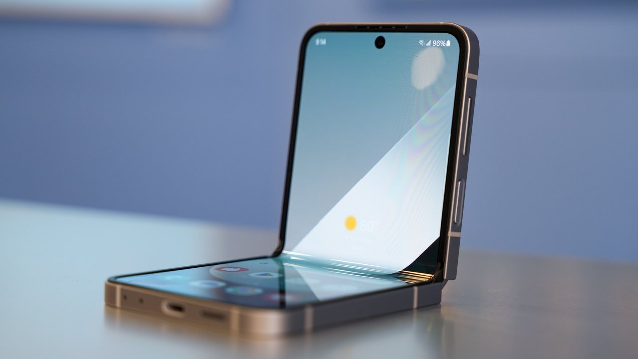 Samsung Galaxy Z Flip6 Image 4