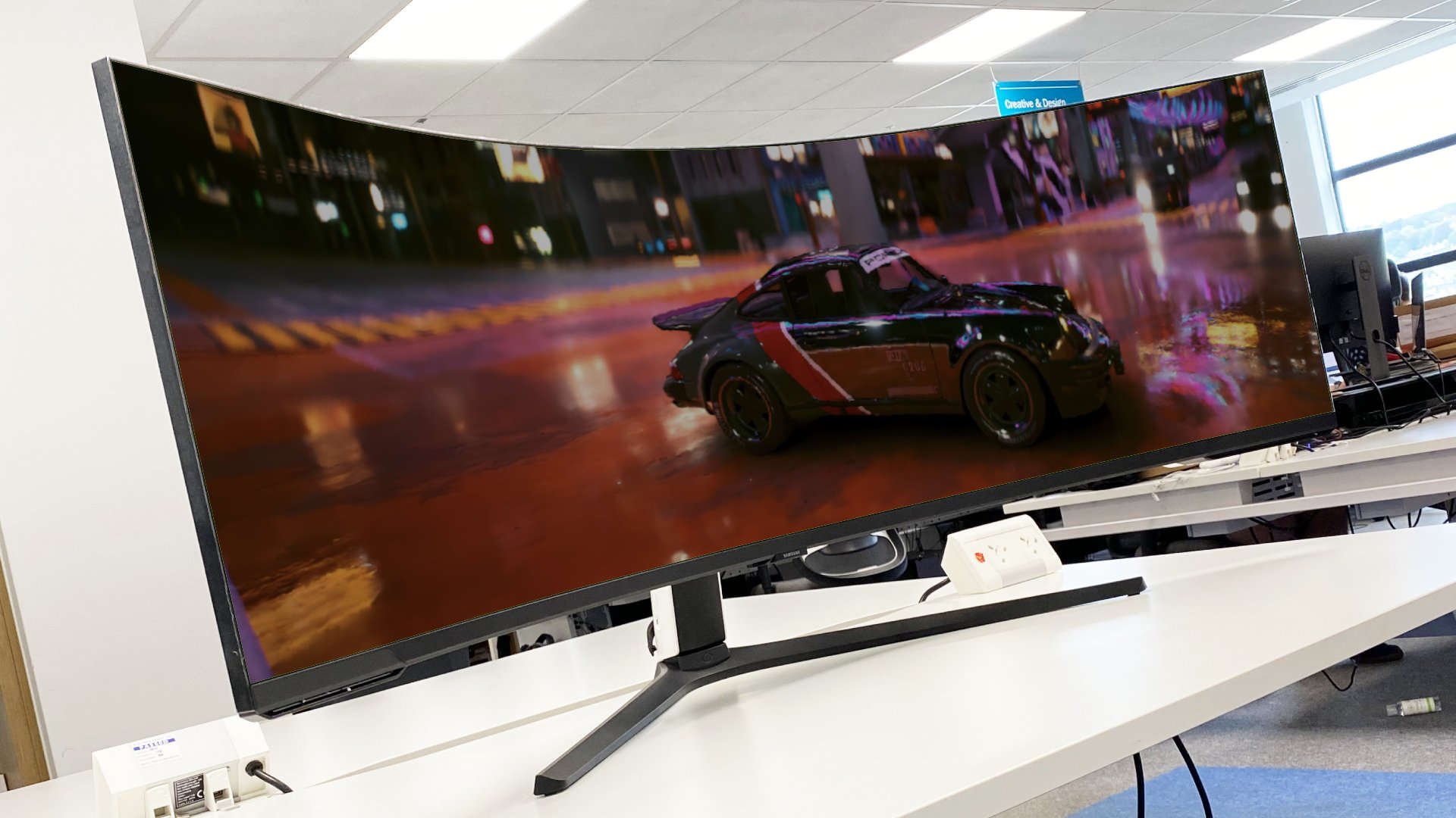 Samsung Odyssey Neo G9 Image 2