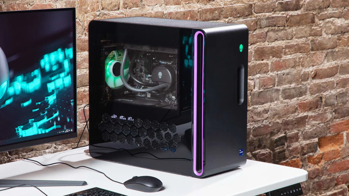 Alienware Aurora R16 - side profile Alienware Aurora R16 - side profile