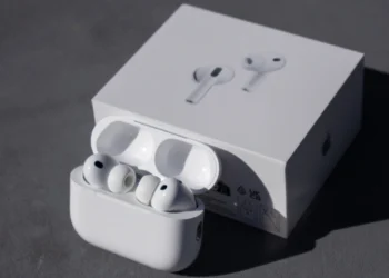 Apple AirPods Pro 3 - front design view