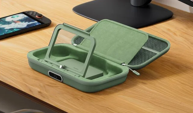 Belkin Charging Case Pro - in-use shot
