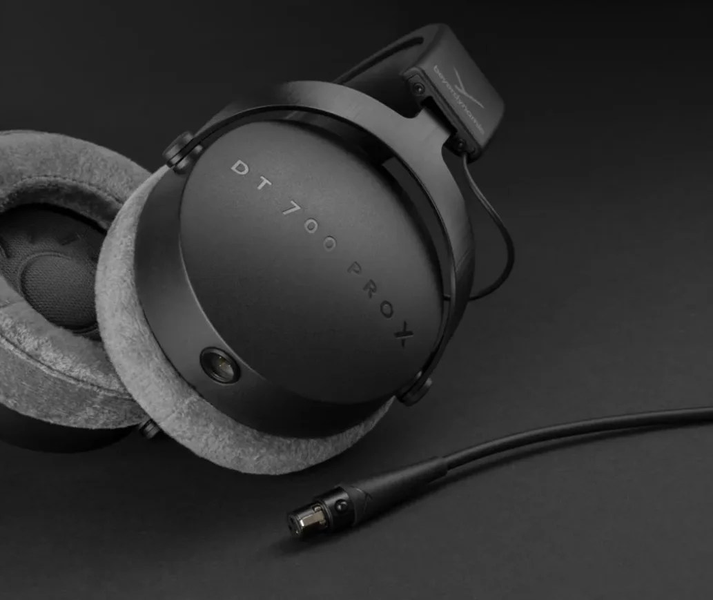 Beyerdynamic DT 700 Pro X - side profile