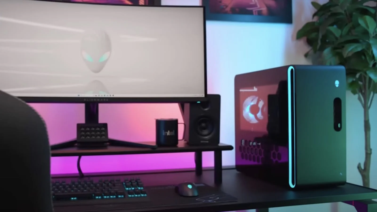 Dell Alienware Aurora R16 - in-use shot Dell Alienware Aurora R16 - in-use shot