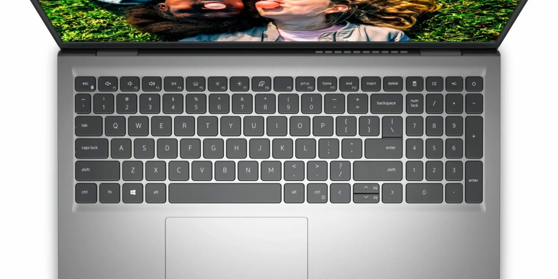 Dell Inspiron 15 (3520) - front design view