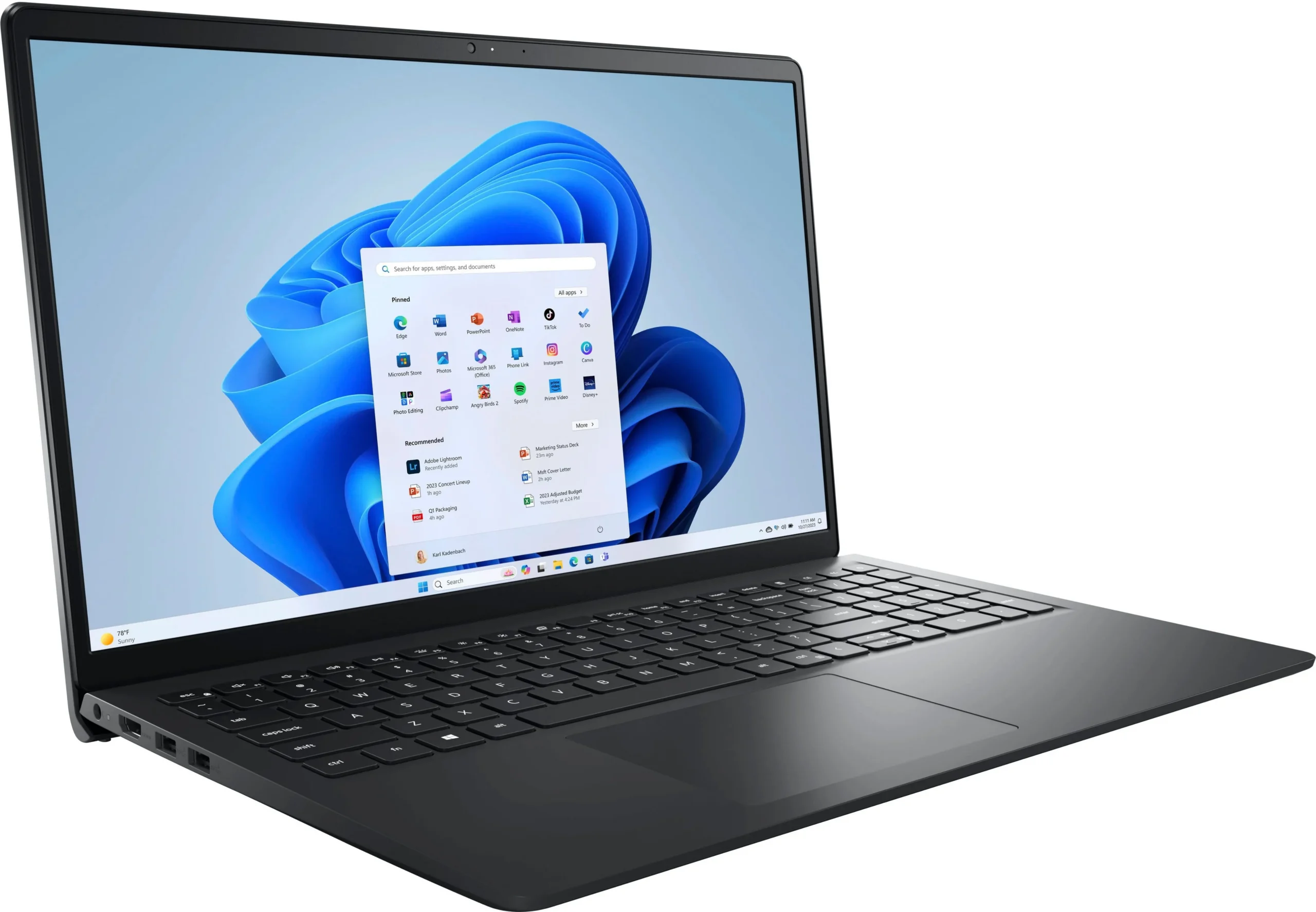 Dell Inspiron 15 (3520) - in-use shot Dell Inspiron 15 (3520) - in-use shot