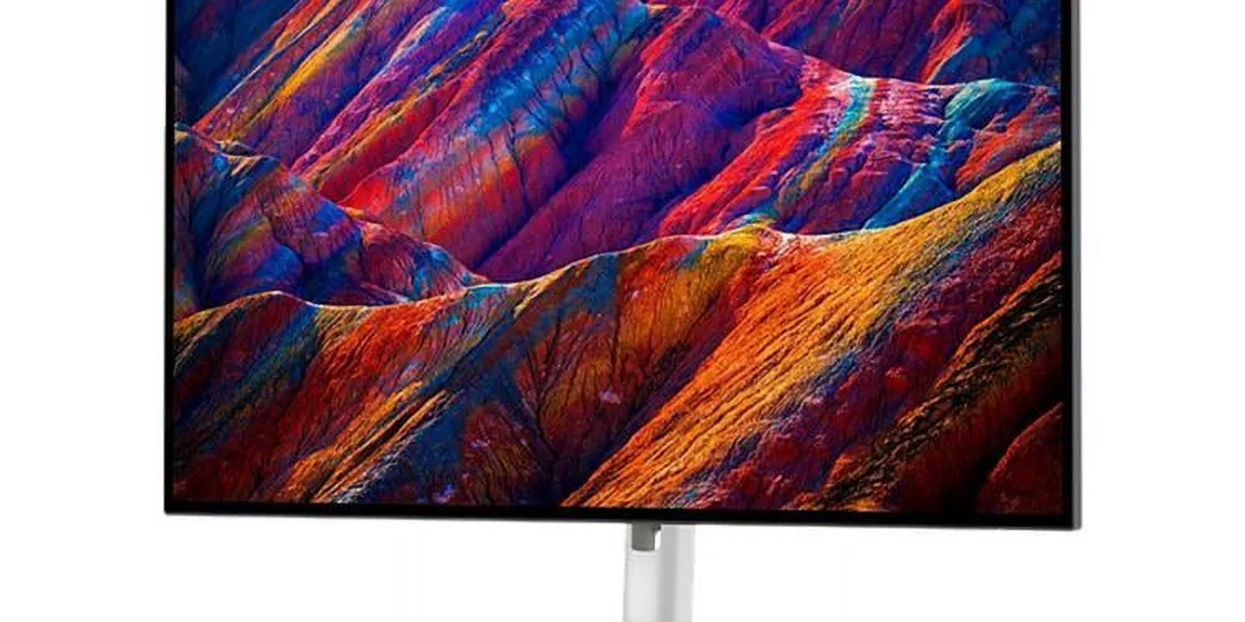 Dell UltraSharp U2723QE - front design view