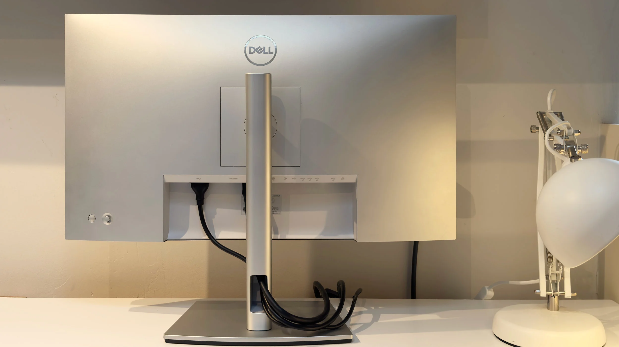 Dell UltraSharp U2723QE - side profile