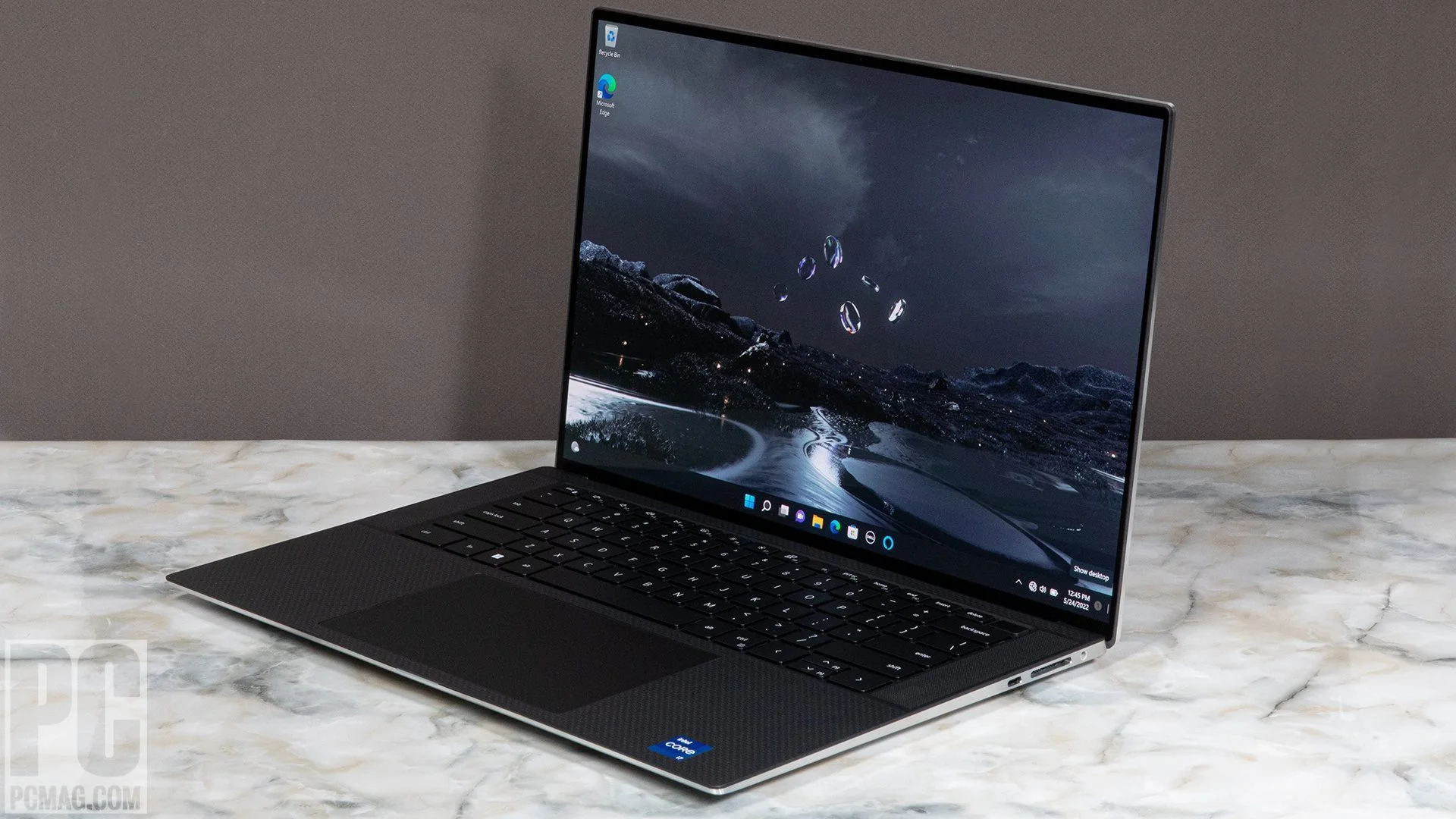 Dell XPS 15 (9520) - side profile