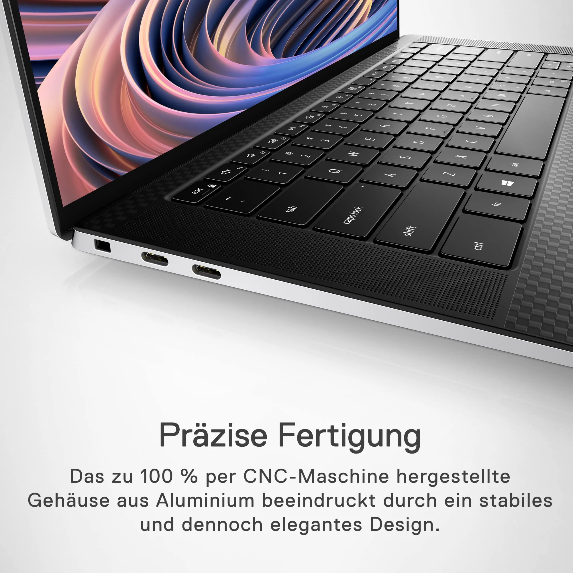 Dell XPS 15 (9520) - in-use shot
