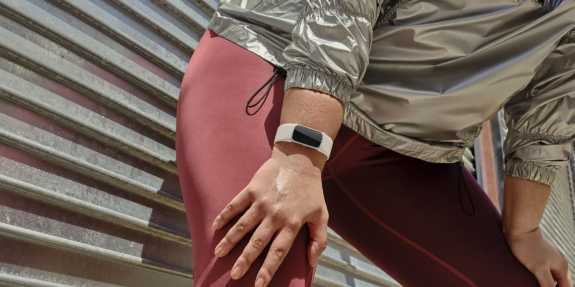 Fitbit Charge 6 - front design view