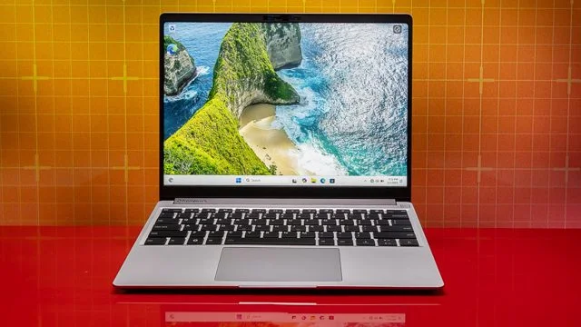 Framework Laptop 13 (2025 Batch) - side profile Framework Laptop 13 (2025 Batch) - side profile