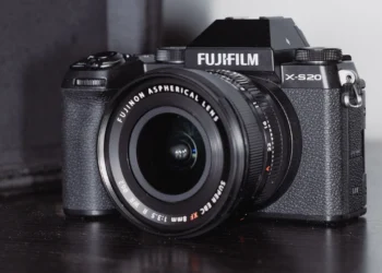Fujifilm X-S20 - front design view