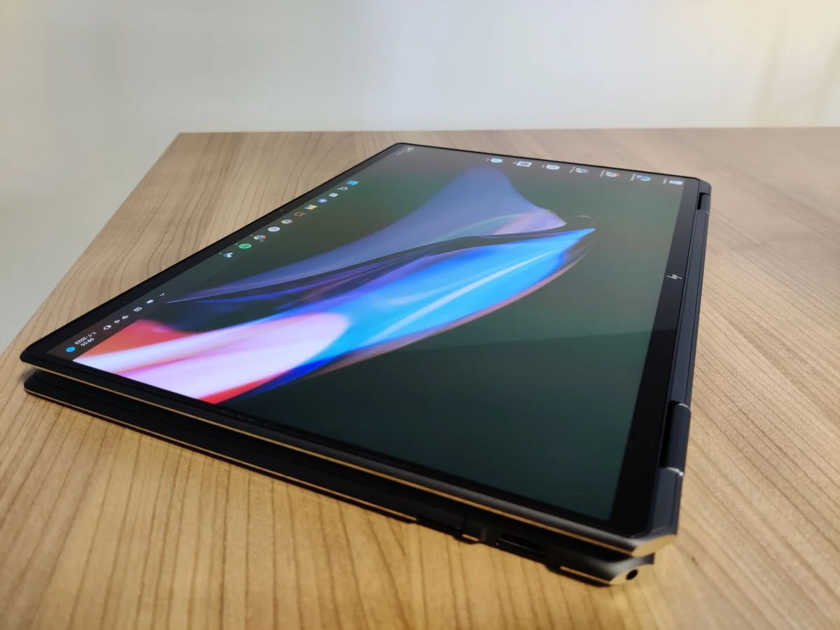 HP Spectre x360 16 (2023) - detail closeup