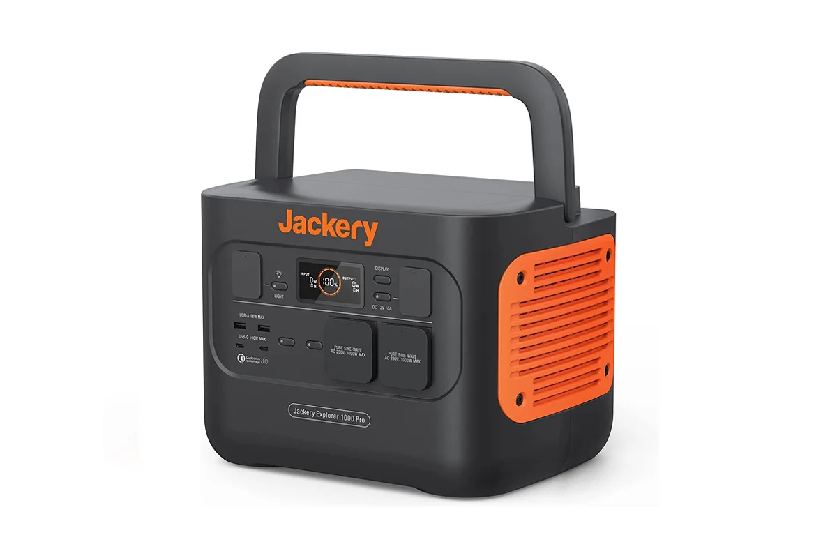 Jackery Explorer 1000 Pro - in-use shot