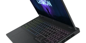 Lenovo Legion Pro 5i (2023) - in-use shot