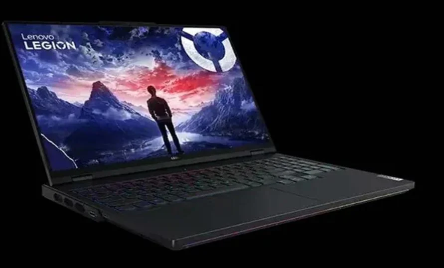 Lenovo Legion Pro 7i (2025) - in-use shot Lenovo Legion Pro 7i (2025) - in-use shot