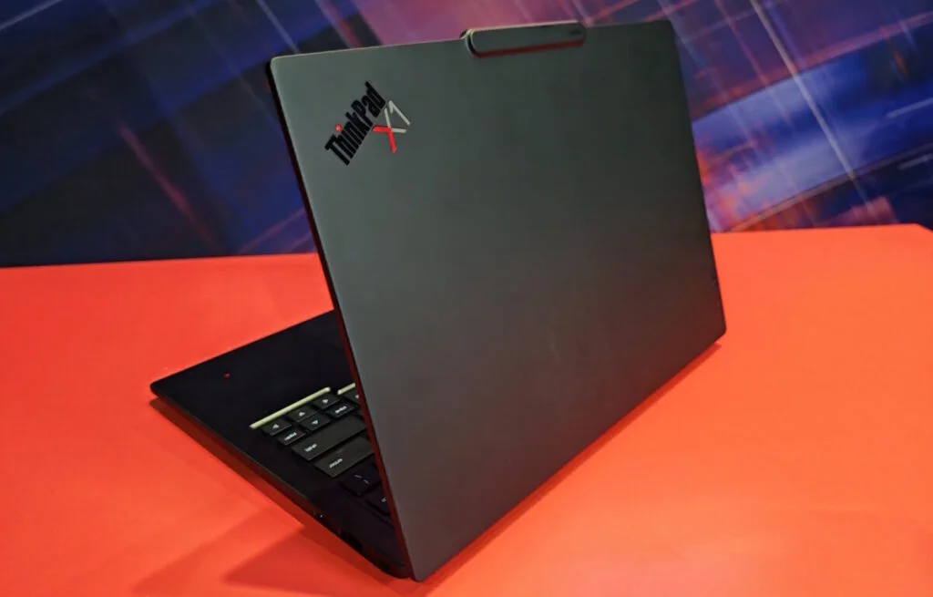 Lenovo ThinkPad X1 Carbon Gen 14 - detail closeup