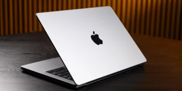 MacBook Air M5 - front design view