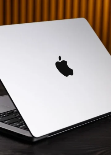 MacBook Air M5 - front design view