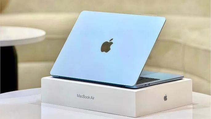 MacBook Air M5 - detail closeup