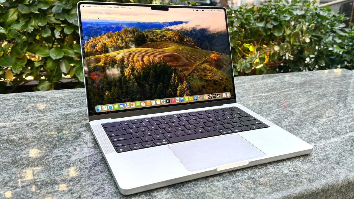 MacBook Pro M5 Max 16-inch - side profile