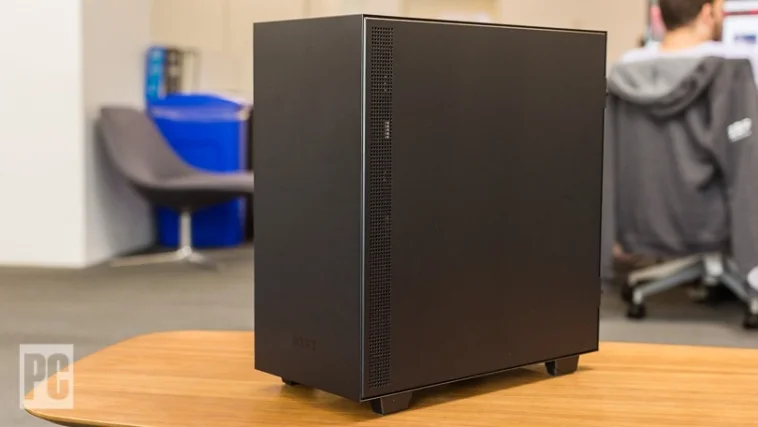 NZXT BLD Starter PC Plus - in-use shot