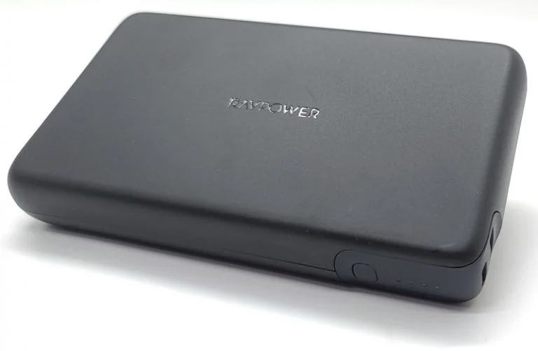 RAVPower PD Pioneer 30000mAh - in-use shot