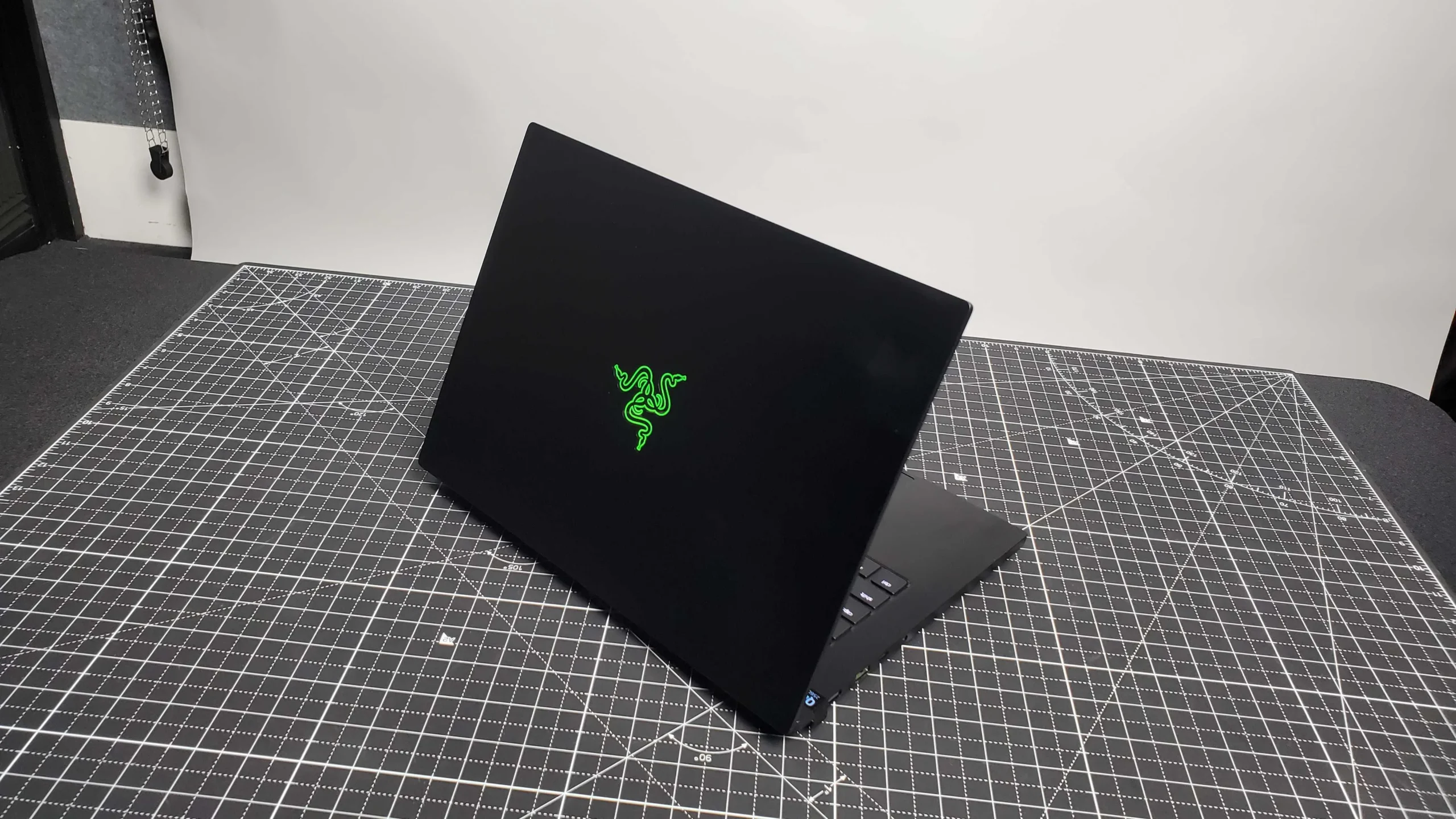Razer Blade 14 (2023) - in-use shot Razer Blade 14 (2023) - in-use shot